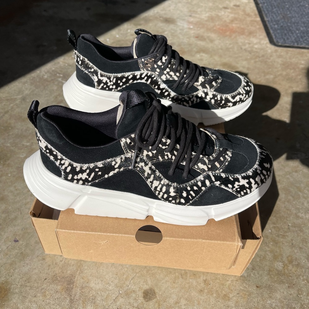 **Brand New, Never Worn, Women’s Ugg Calle Lace Speckled Athletic Shoes.